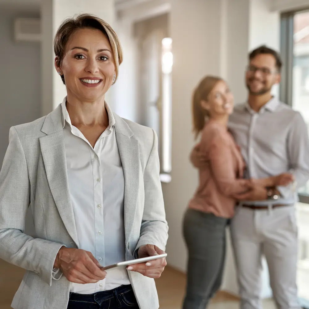 Estate agent choosing between ProConvey panel and NPTN by LMS for quote generation